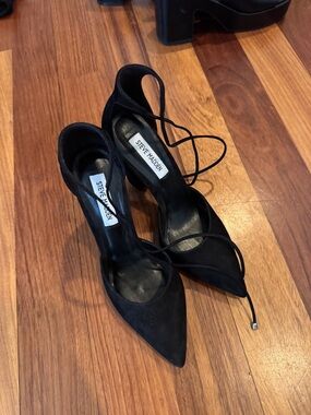 Steve Madden Black Pointed Lace-Up Suede Heels